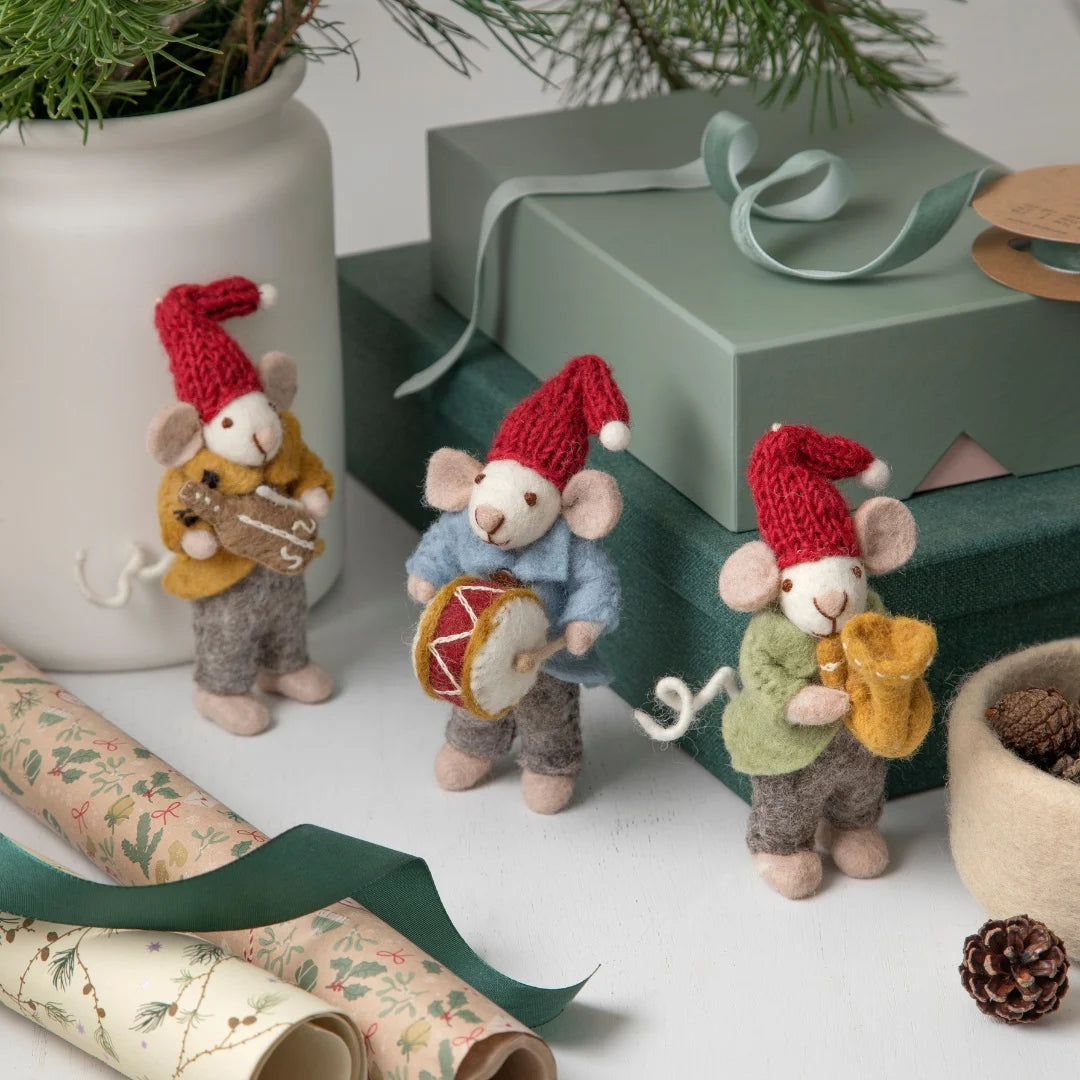 Weihnachtsmaus/ Orchester Maus weiß mit Trompete - 11 cm