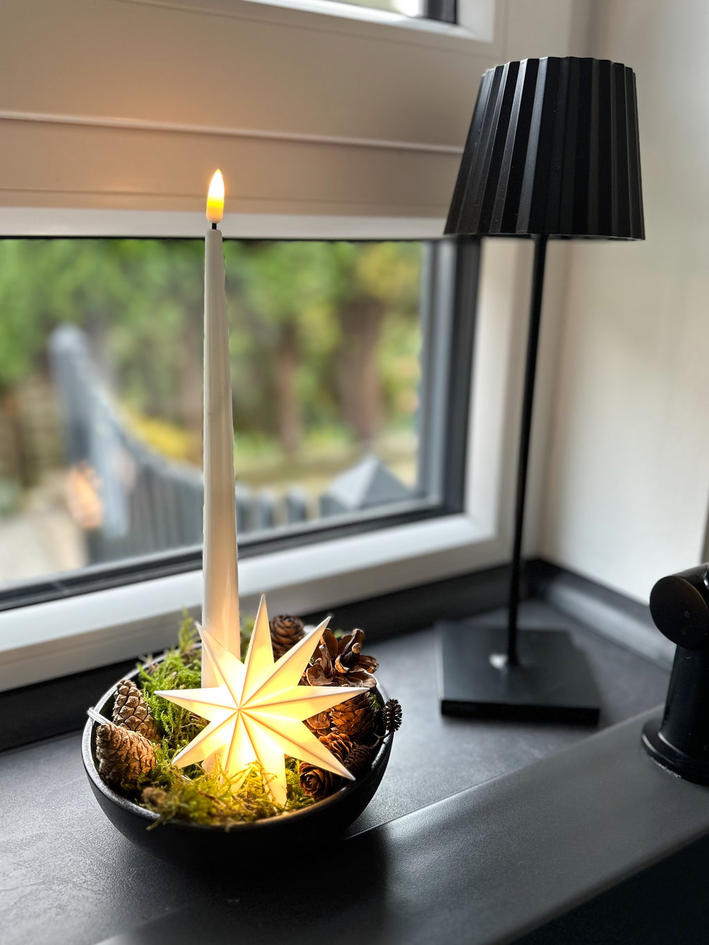 LED Leuchtstern/ Fensterstern 9 Zacken, weiß  Ø 11,5 cm mit Batteriefach und Timer