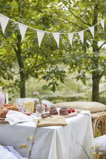 Wimpelkette/ Girlande/ Fahnengirlande mit 15 Fahnen weiß für den Innenbereich - 4 Meter