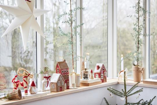 Lichthaus/ Haus für Teelicht, Stillenat- rote Tür - H: 15 cm