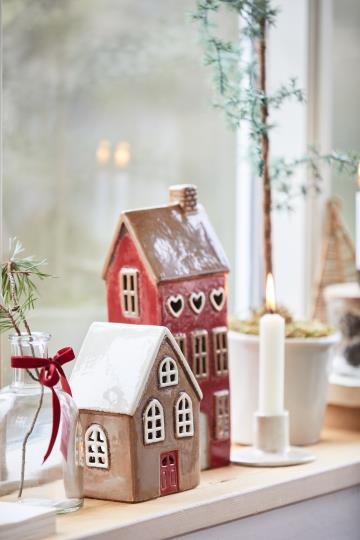 Lichthaus/ Haus für Teelicht, Stillenat- rote Tür - H: 15 cm