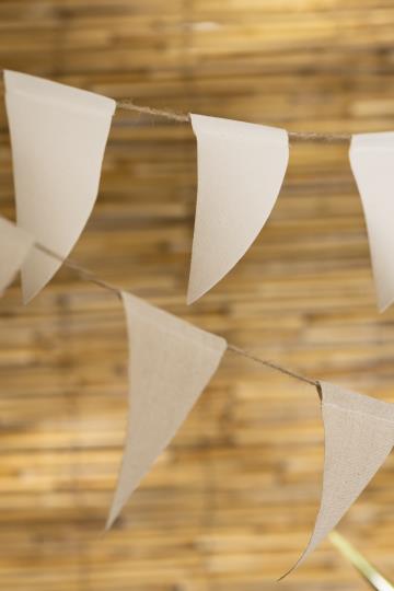 Wimpelkette/ Girlande/ Fahnengirlande mit 15 Fahnen weiß für den Innenbereich - 4 Meter