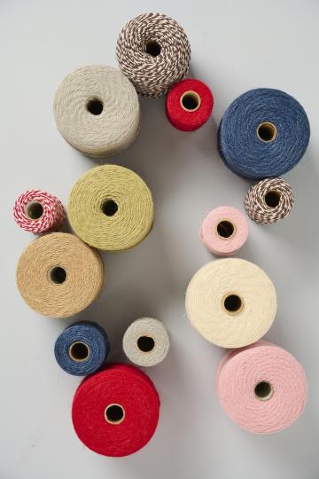 Rolle Garn rot/weiss 100 m - Geschenkband