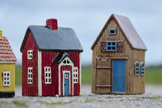 Lichthaus/ Haus für Teelicht, Visby, blaue Tür - H: 17,5 cm