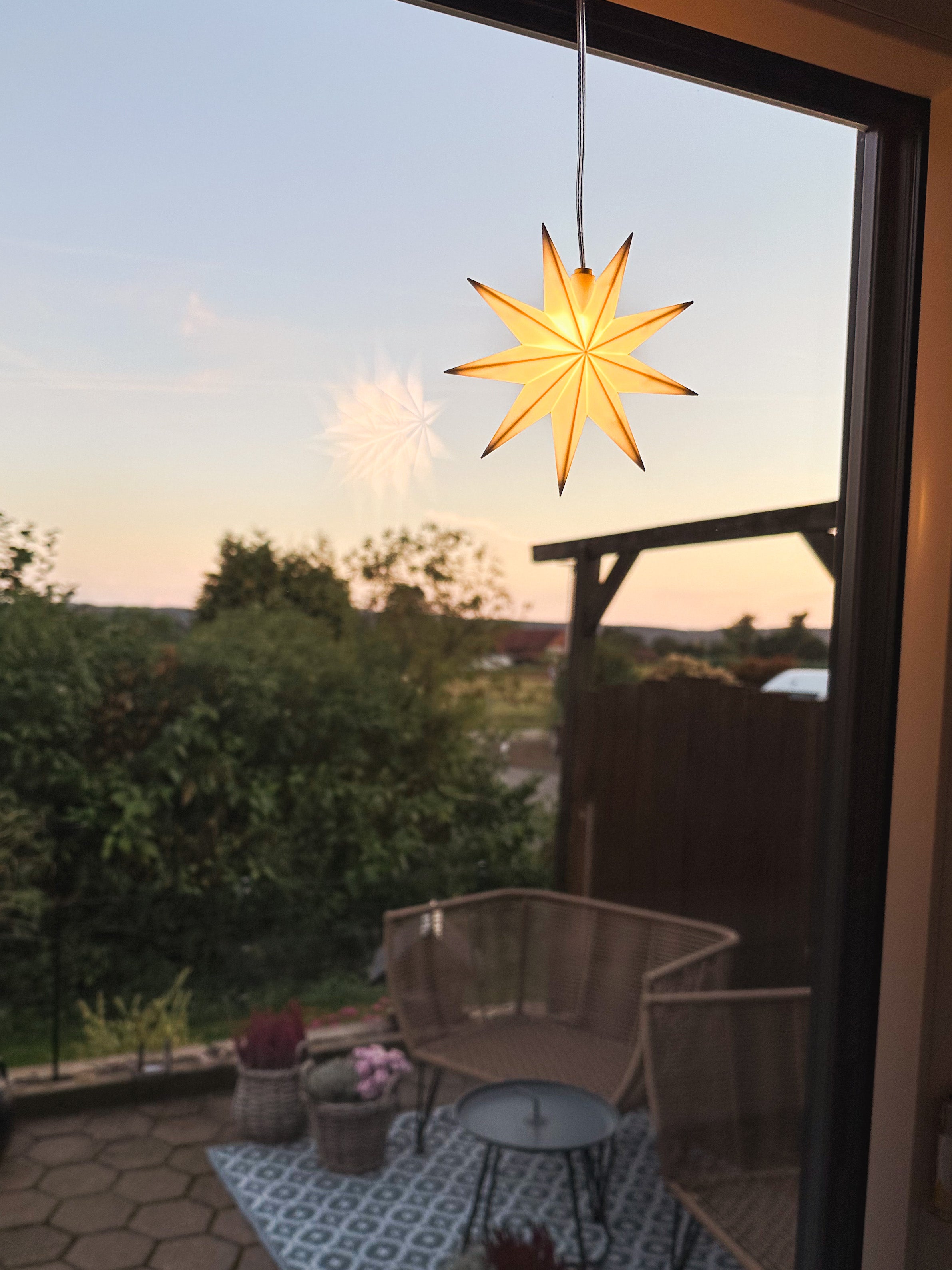 LED Leuchtstern/ Fensterstern 9 Zacken, weiß  Ø 11,5 cm mit Batteriefach und Timer