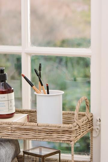 Tablett/ kleines Regal mit 2 Etagen und Henkeln, graues Rattan