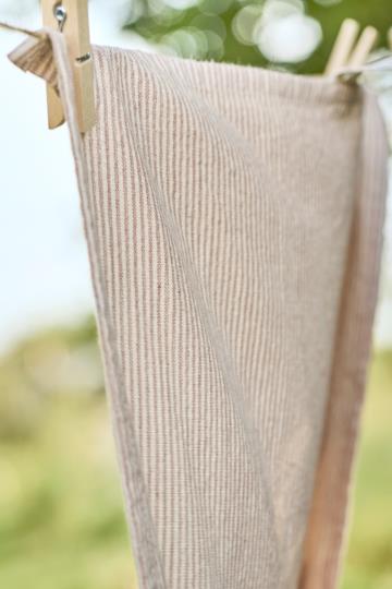 Geschirrtuch Liva mit dünnen malva Streifen