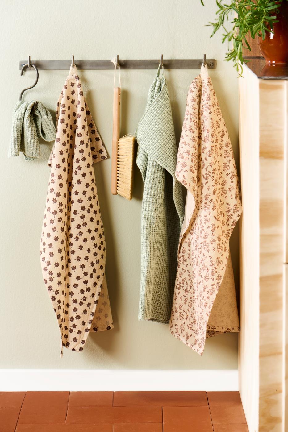 Geschirrtuch Birk natur mit braunen Blättern