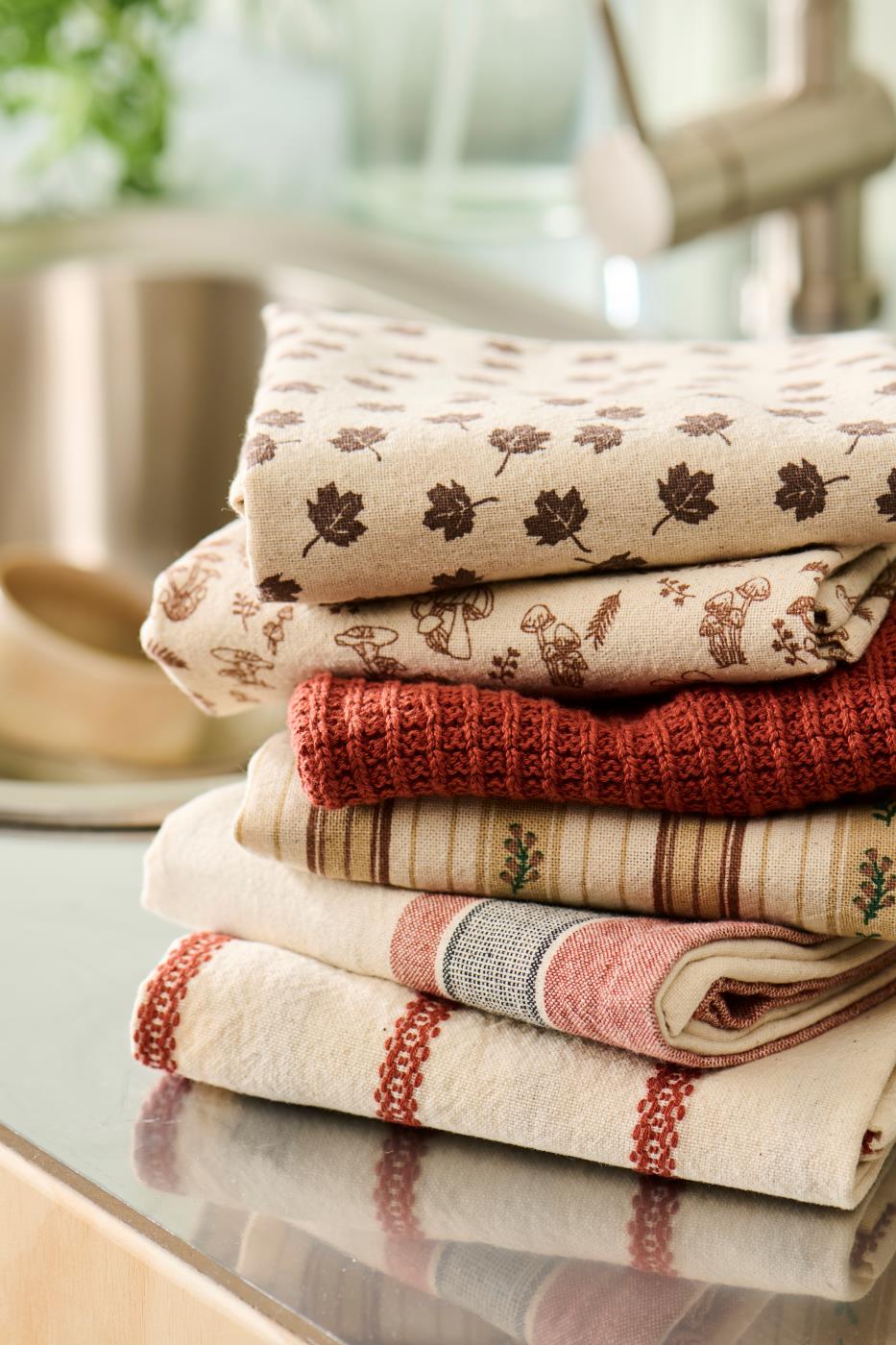 Geschirrtuch Birk natur mit braunen Blättern