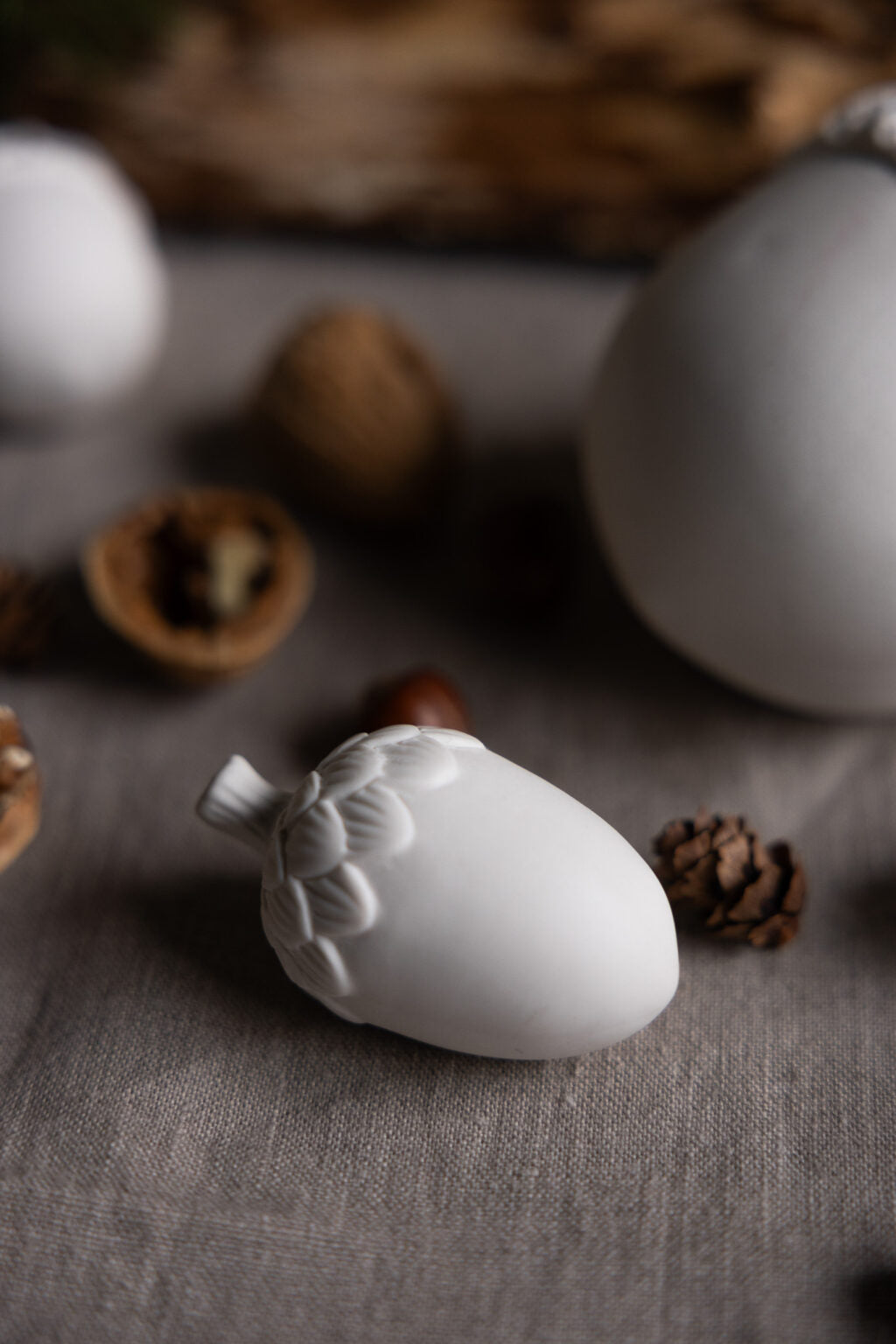 Eichel STENBY aus Keramik - weiß