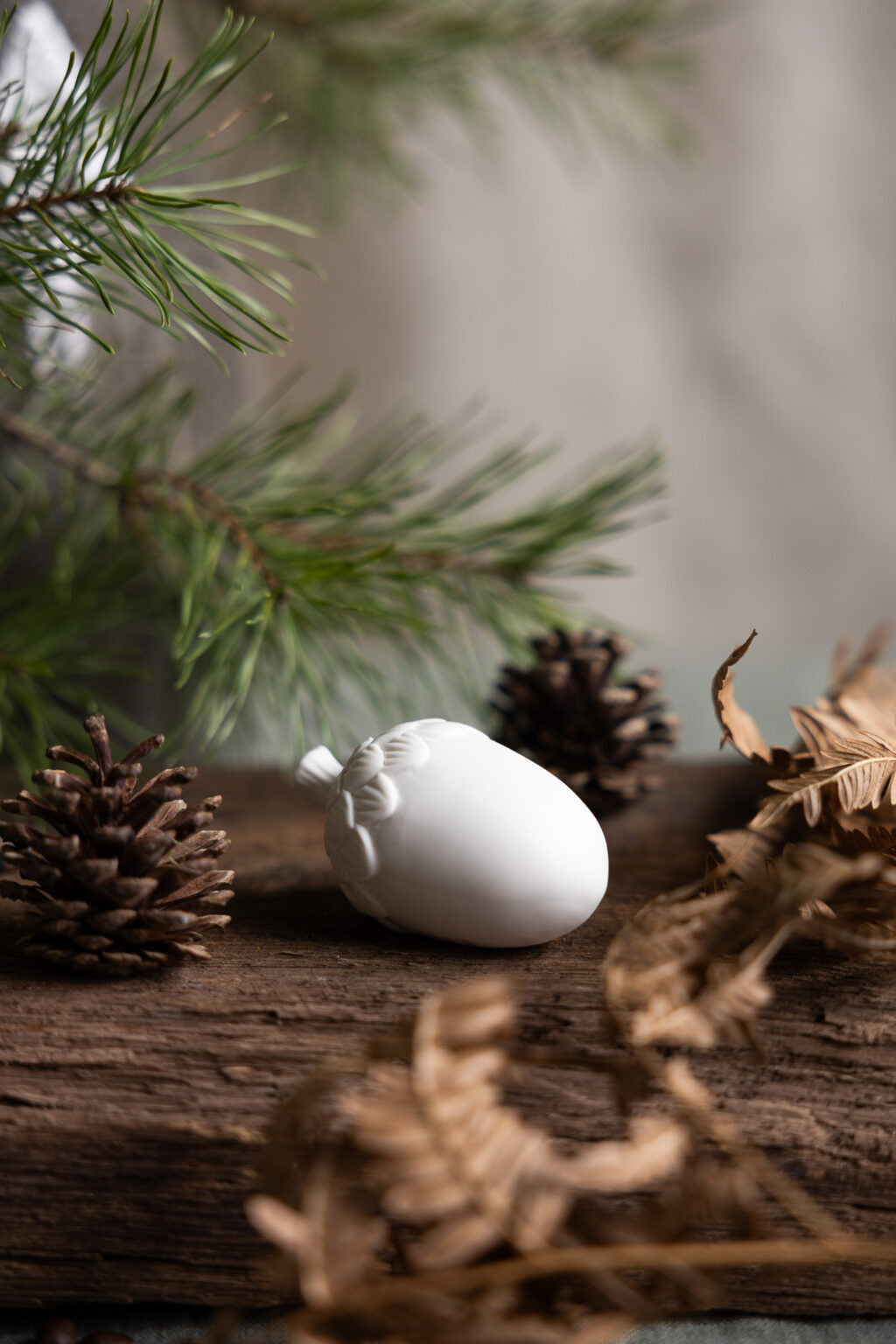 Eichel STENBY aus Keramik - weiß