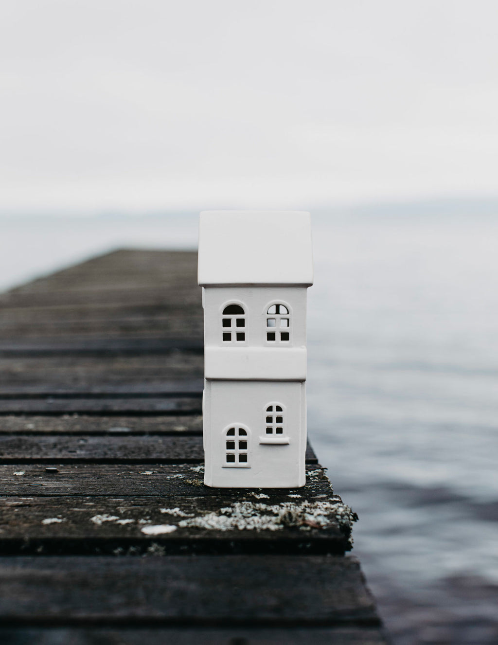 BYN NR. 5, Lichthaus/ Häuschen aus Keramik - white