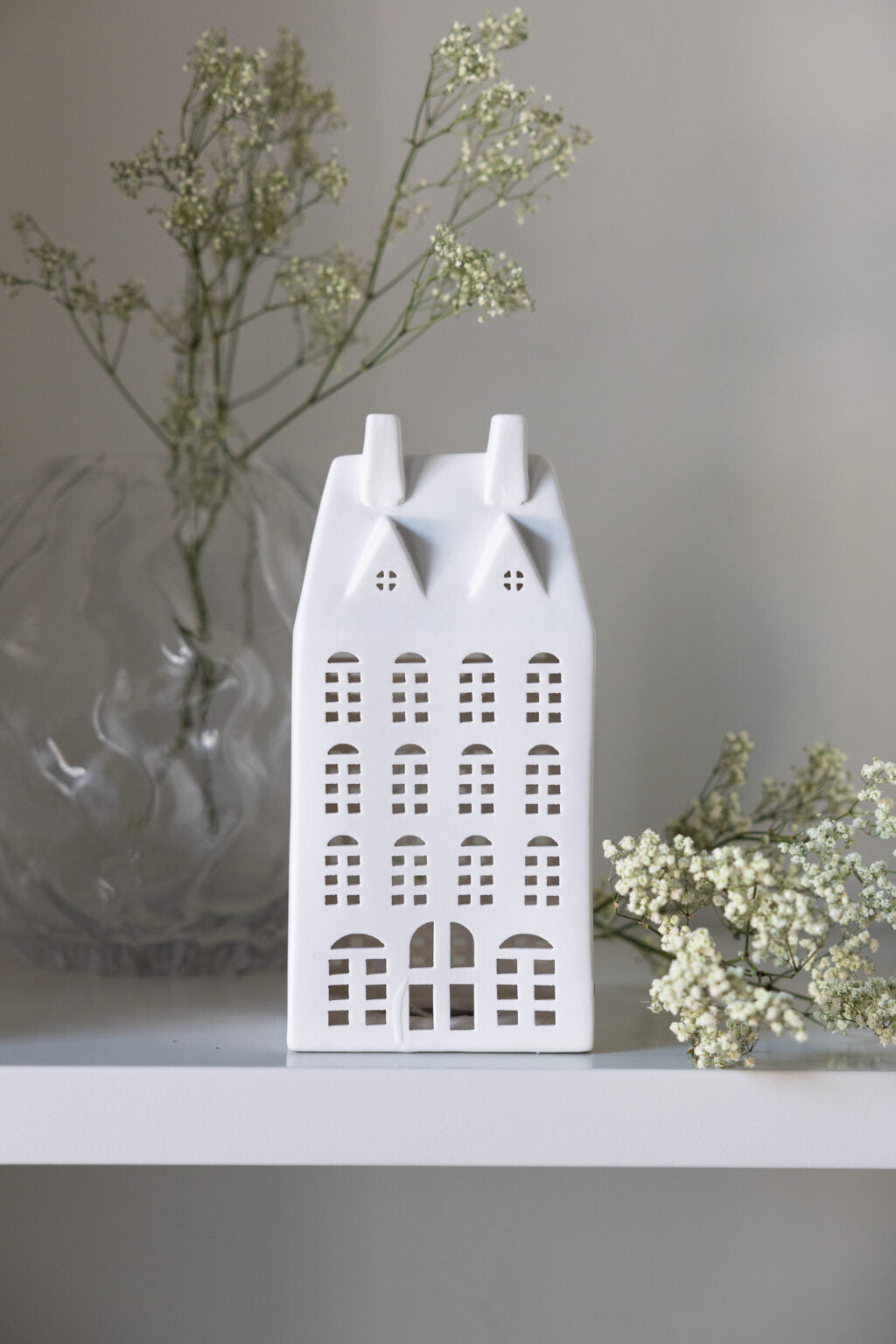 STORSTADEN NR 3, Lichthaus/ Häuschen aus Keramik - white