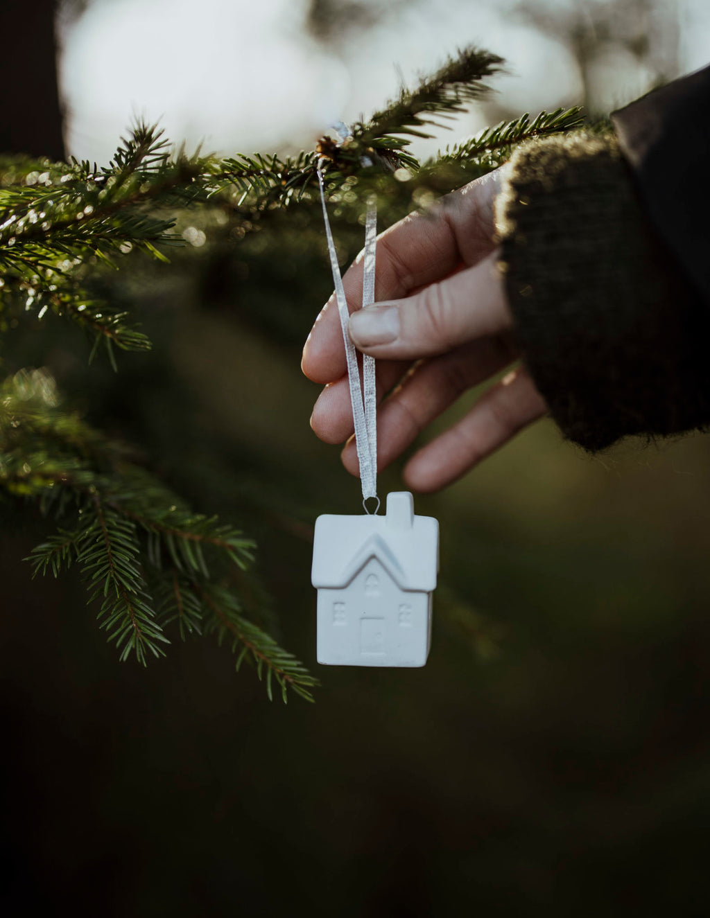 BYHUS NR 3, Anhänger Häuschen aus Keramik - white