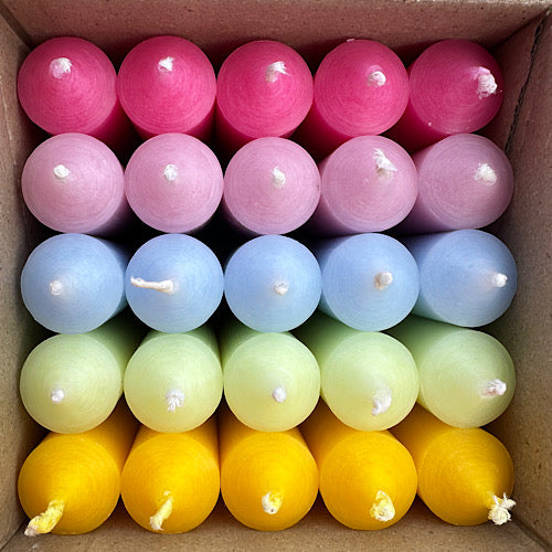 25er Box/ Set "Fröh.lich" kurze Stabkerzen 10 x 2,2 cm - Farbmix