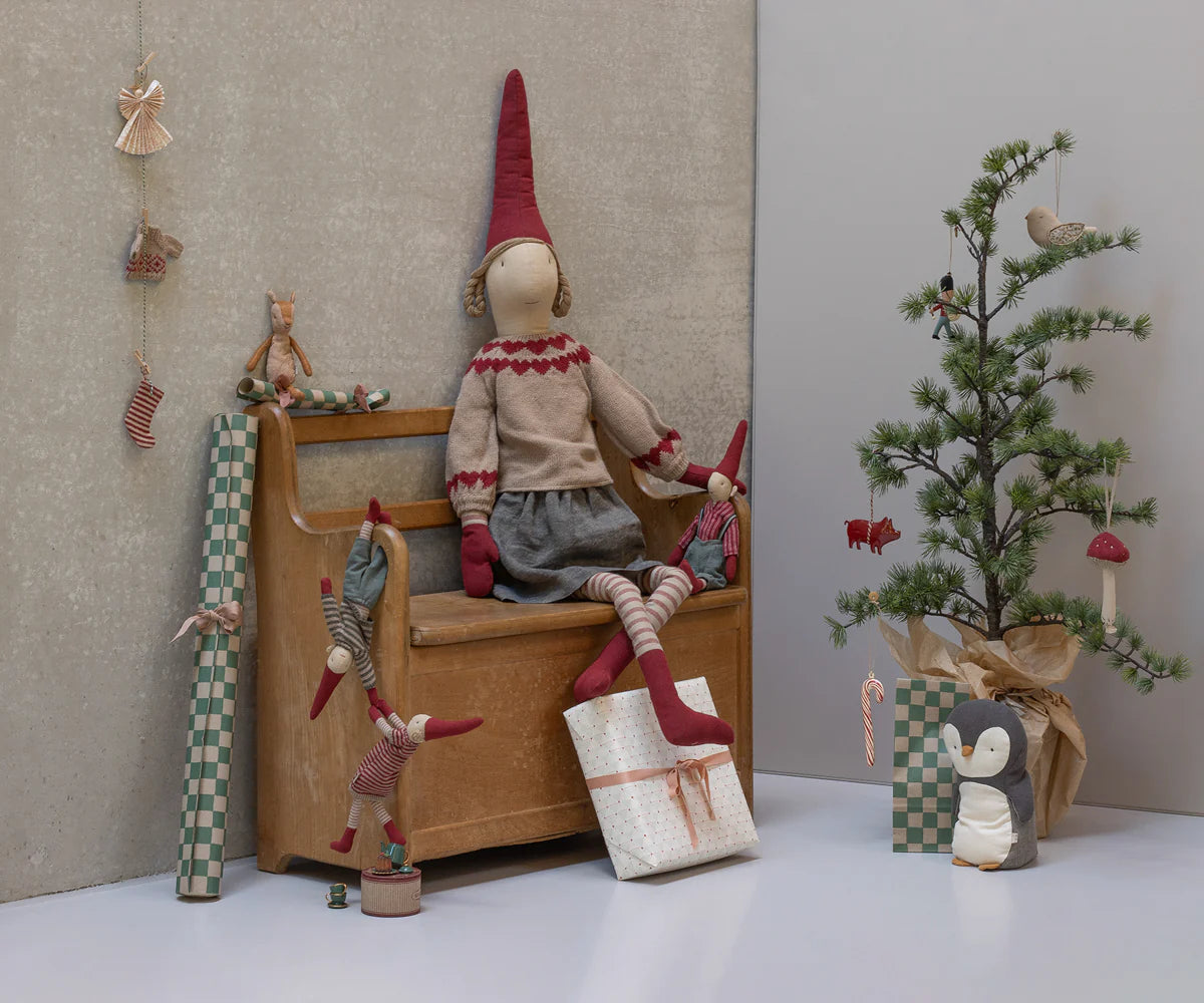 Wichtel Medium Pixy, Größe 3 - Junge mit Strickpullover Tannenbaum - 51 cm