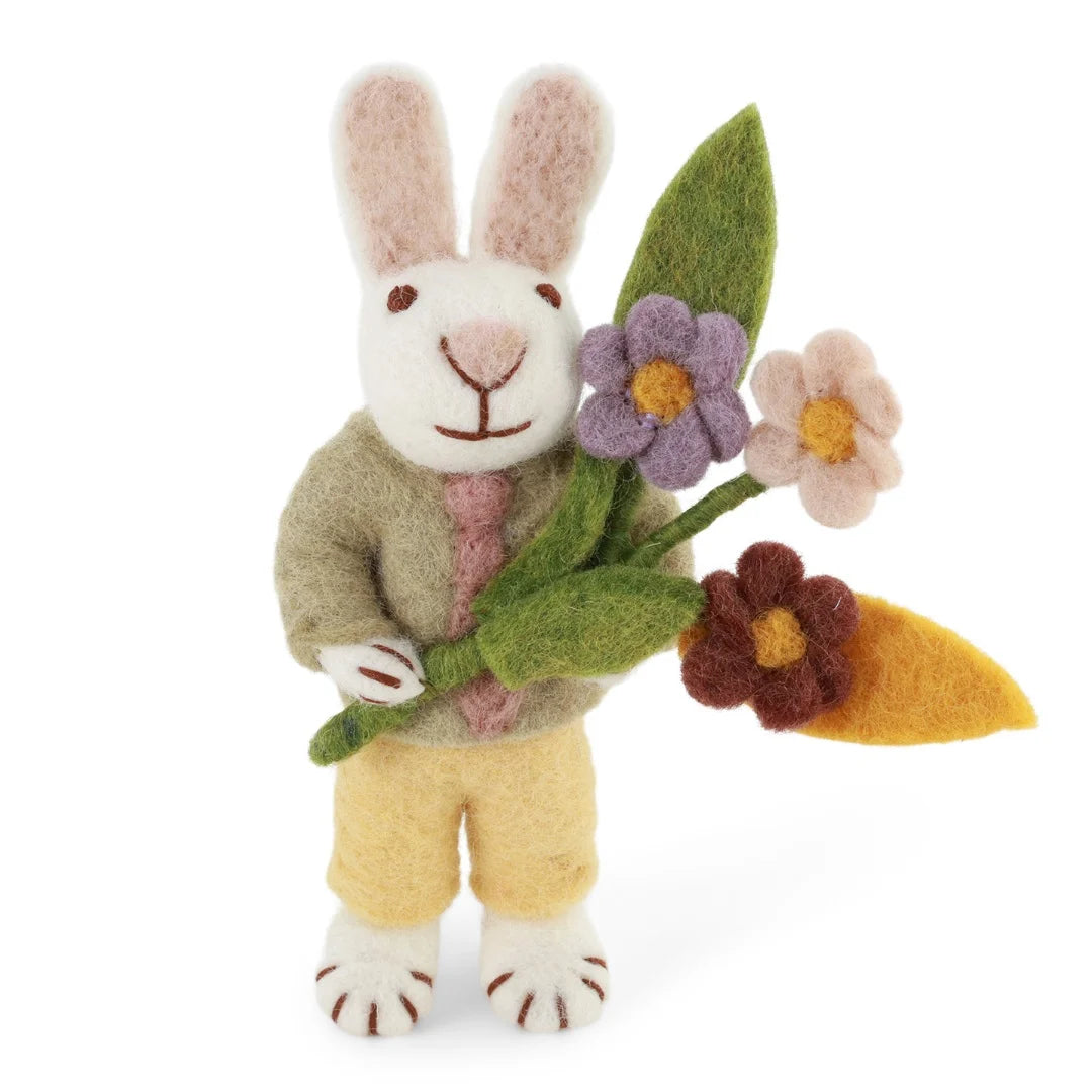 Filzhase weiß mit grüner Jacke und buntem Blumenstrauß - 11 cm