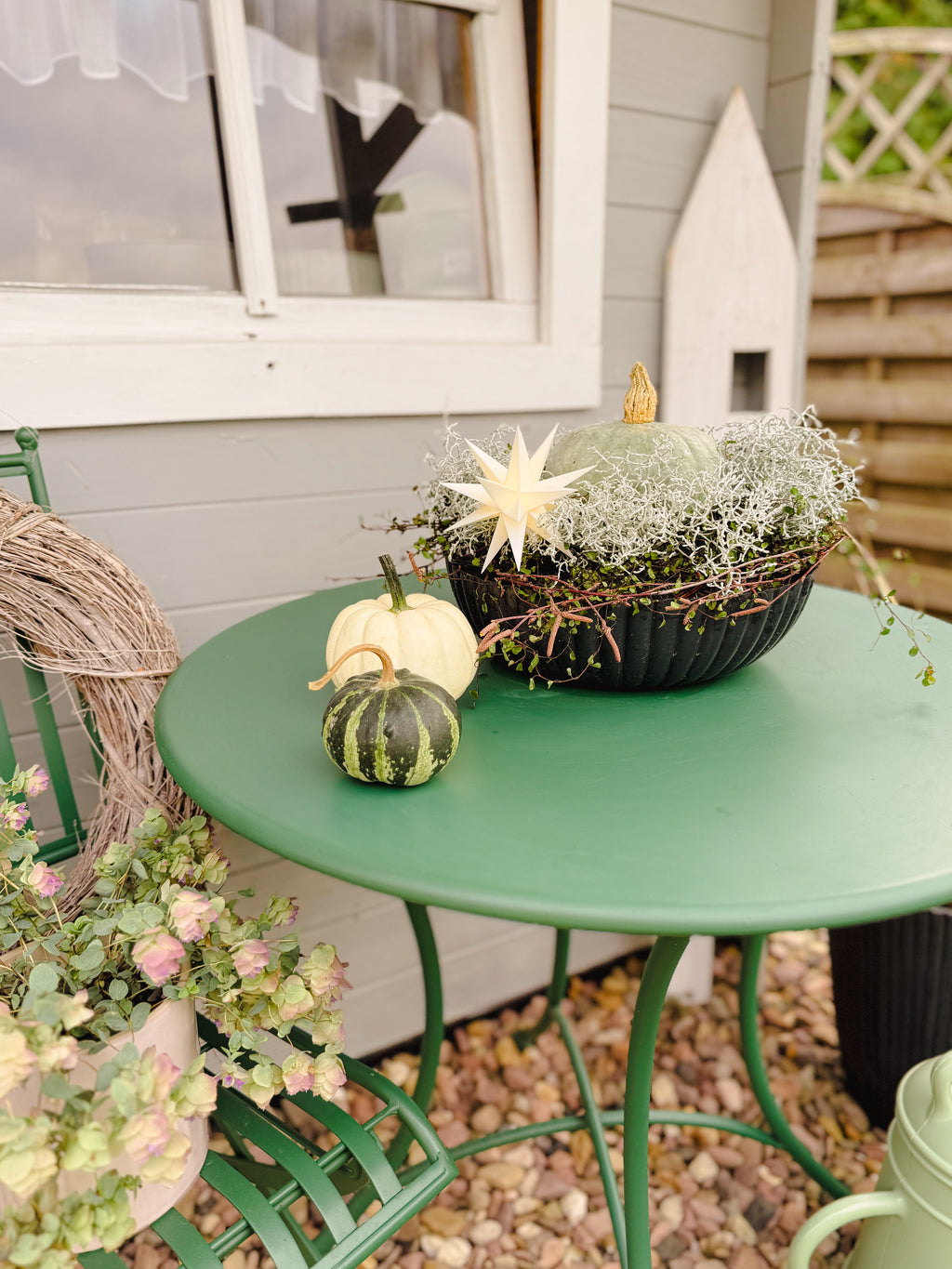 Outdoor LED Leuchtstern/ Mini-Kunststoffstern für aussen , weiß  Ø 12cm mit Batteriefach und Timer