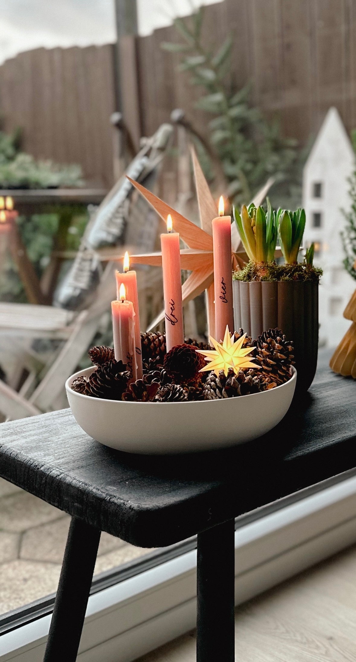 LED Leuchtstern/ Baby-Stern 18 Zacken, weiß  Ø 8cm mit Batteriefach und Timer