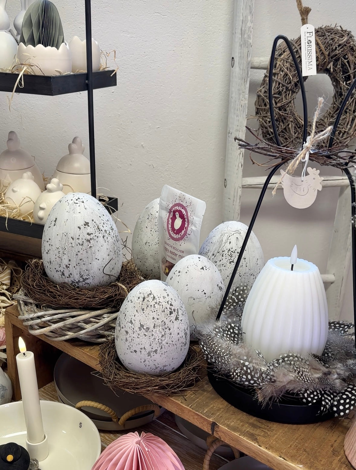 Kranz Perlhuhnfedern zum Hängen, natur -  Ø 22 cm