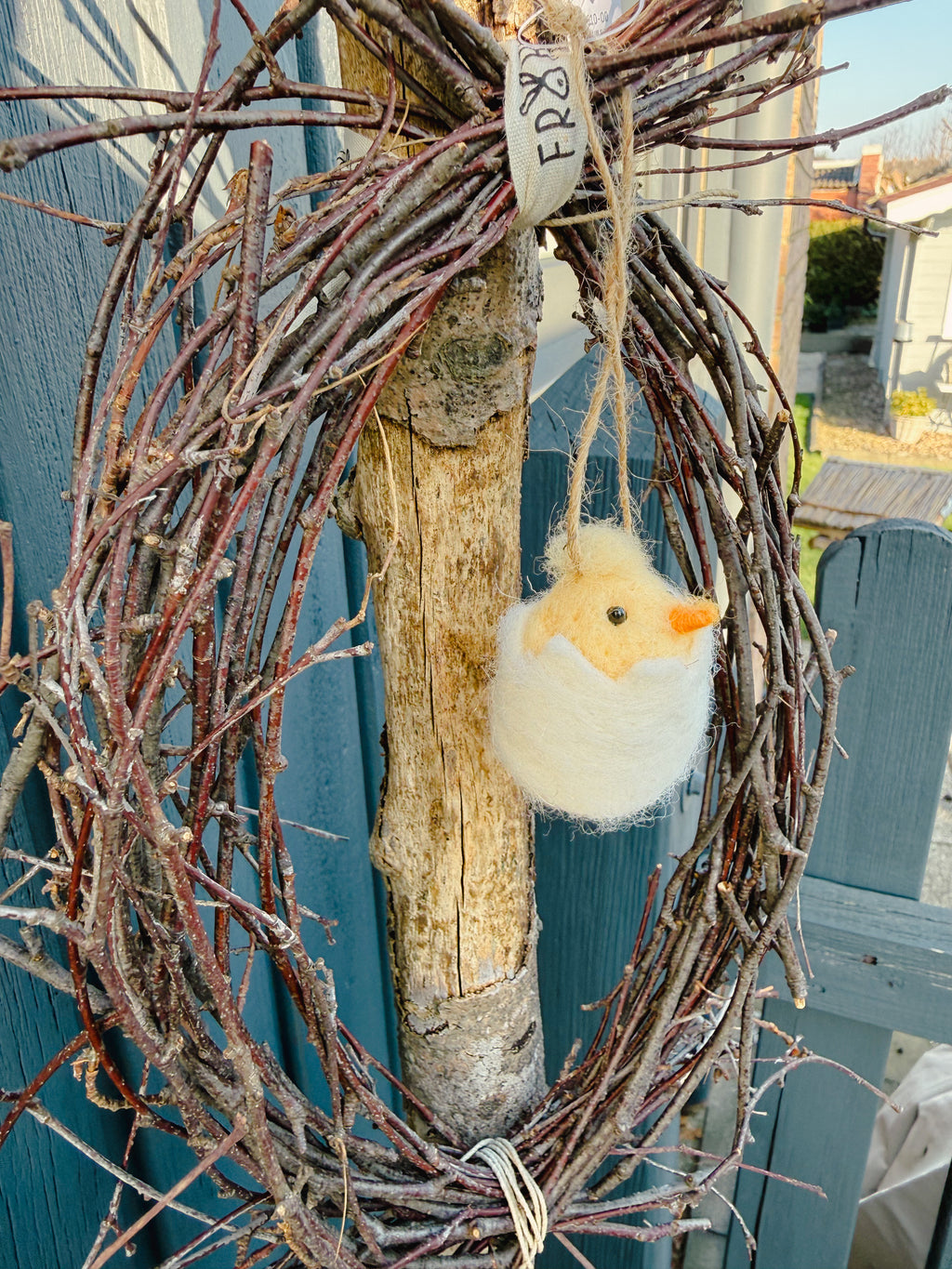 Filz Küken in Eierschale zum hängen - 5,5 cm