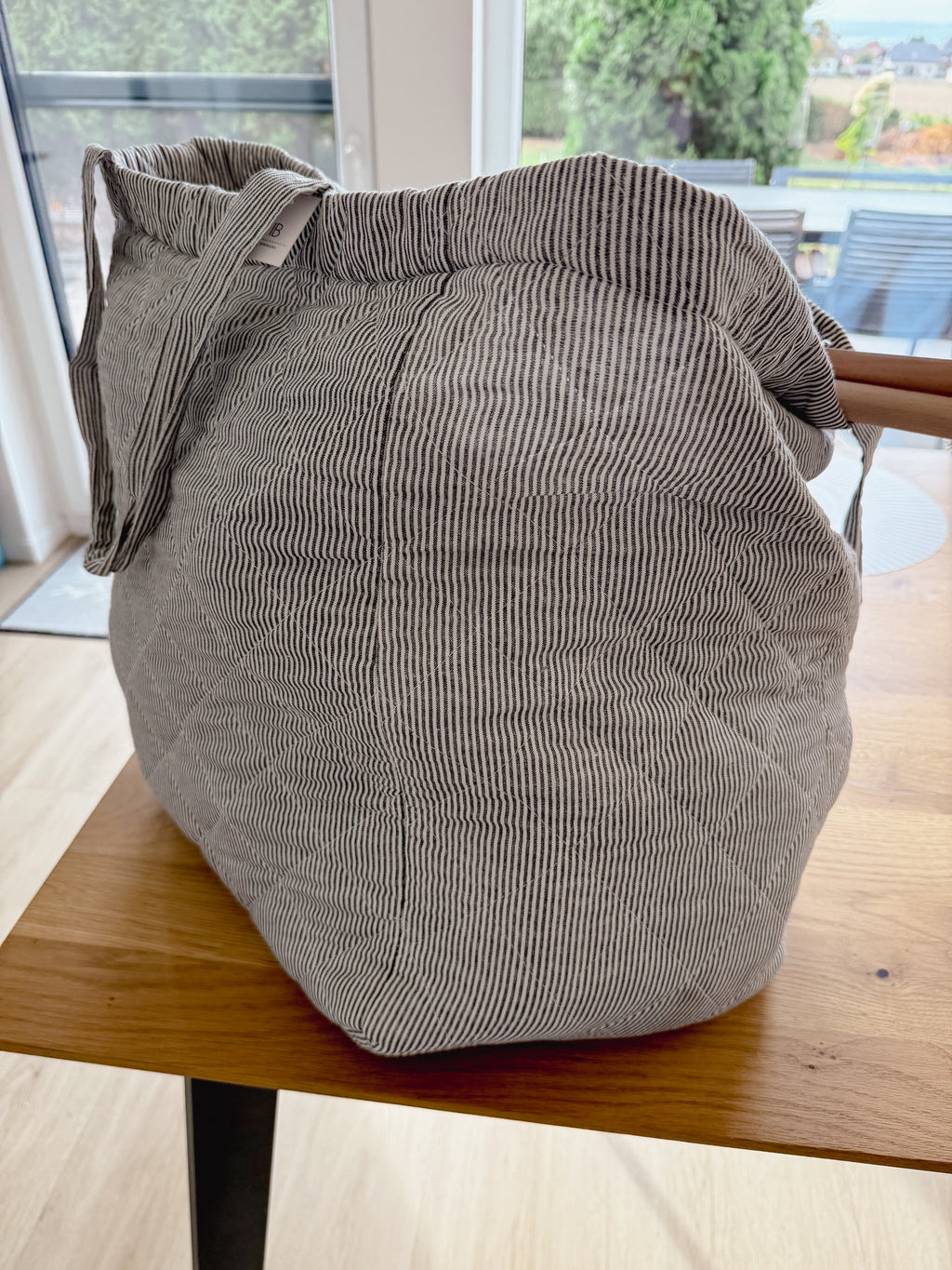 Tasche wattiert weiß und dunkelgrau gestreift - Baumwolle