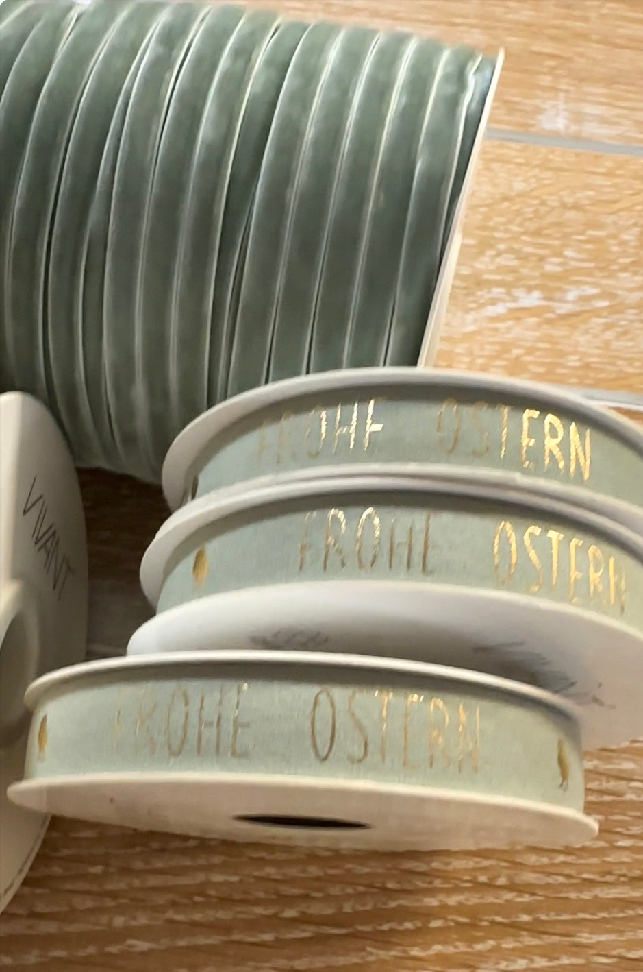 1 Meter Band "Frohe Ostern", salbei/ gold - Geschenkband