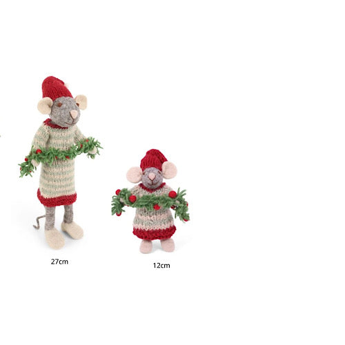 Weihnachtsmaus/ Filzmaus grau mit gestreiftem Kleid und Tannengirlande - 11 cm