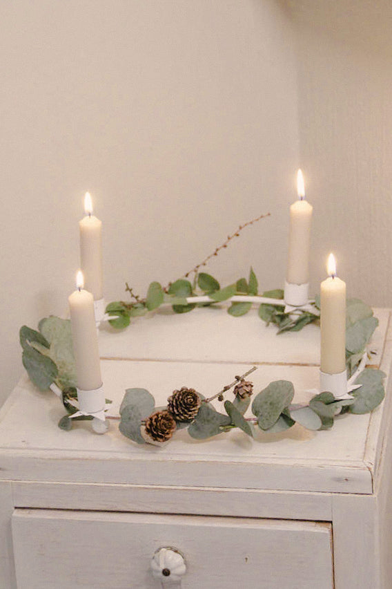 Kranz weiß mit 4 Sternen für 4 Stabkerzen - D: 29,5cm