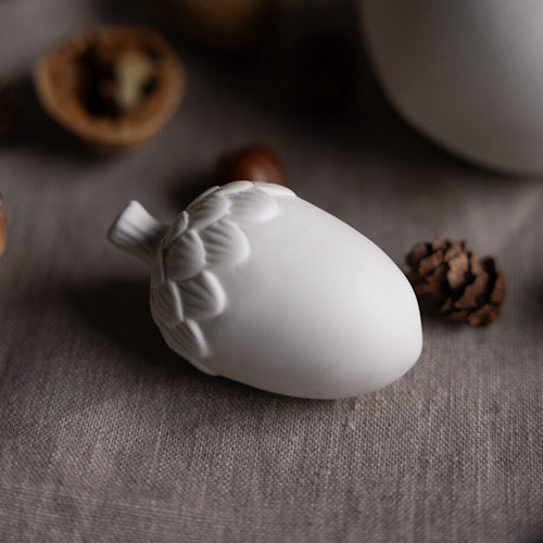 Eichel STENBY aus Keramik - weiß