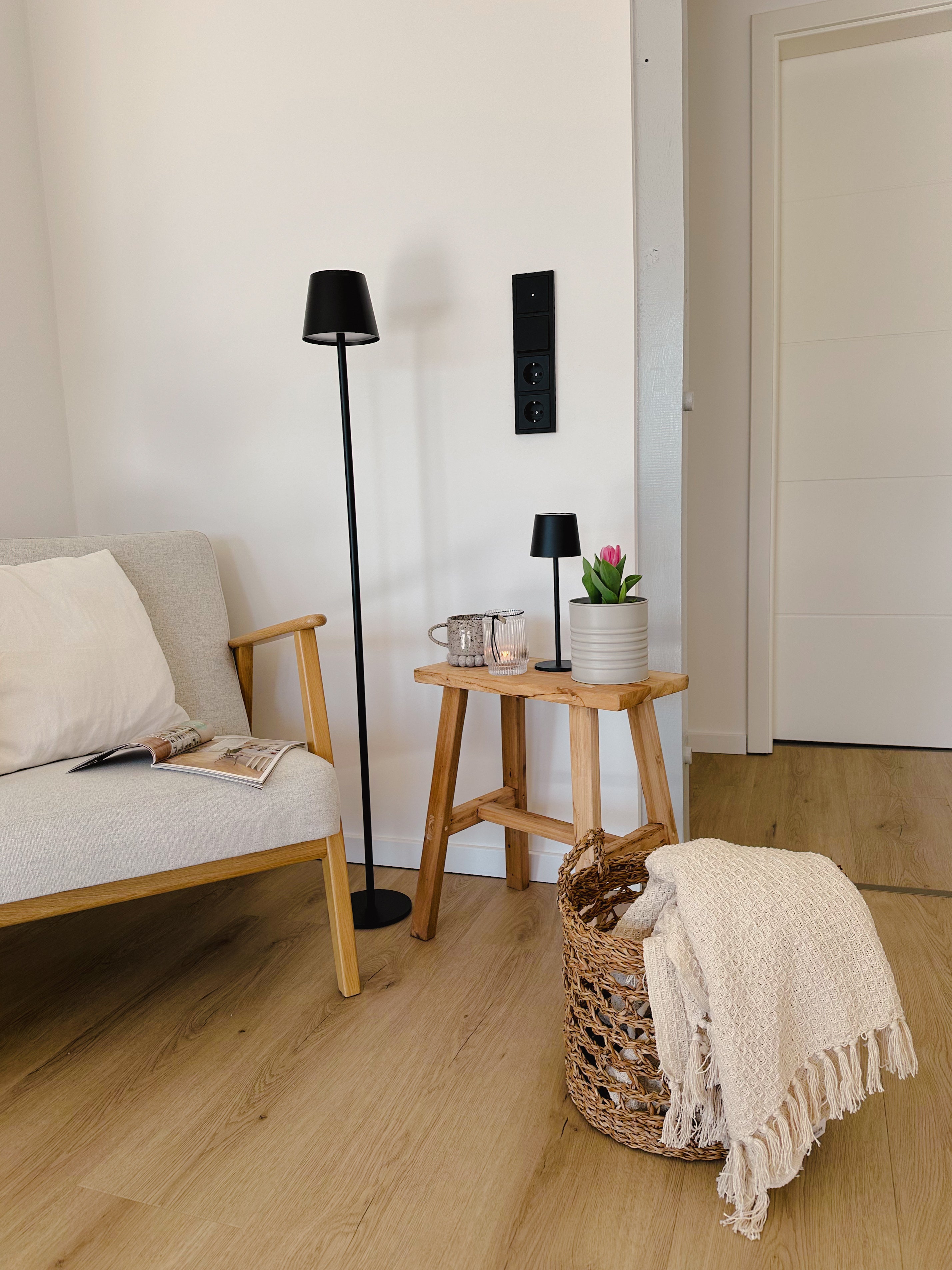 LED Stehlampe Touch, Dimmfunktion, aufladbar, 3 Farbstufen, H: 120 cm - Schwarz