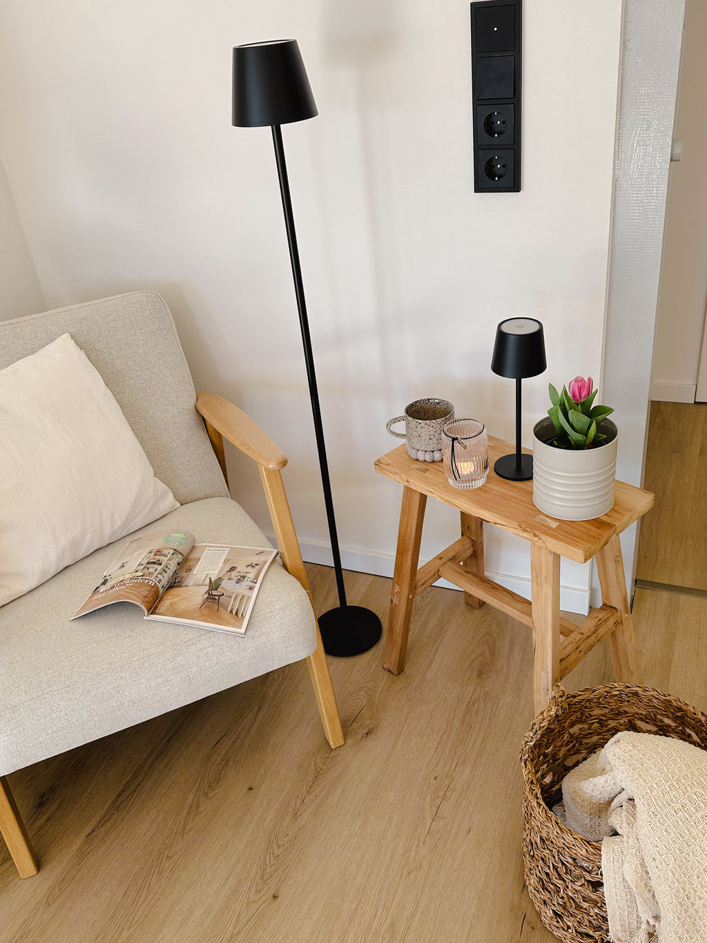 LED Stehlampe Touch, Dimmfunktion, aufladbar, 3 Farbstufen, H: 120 cm - Schwarz