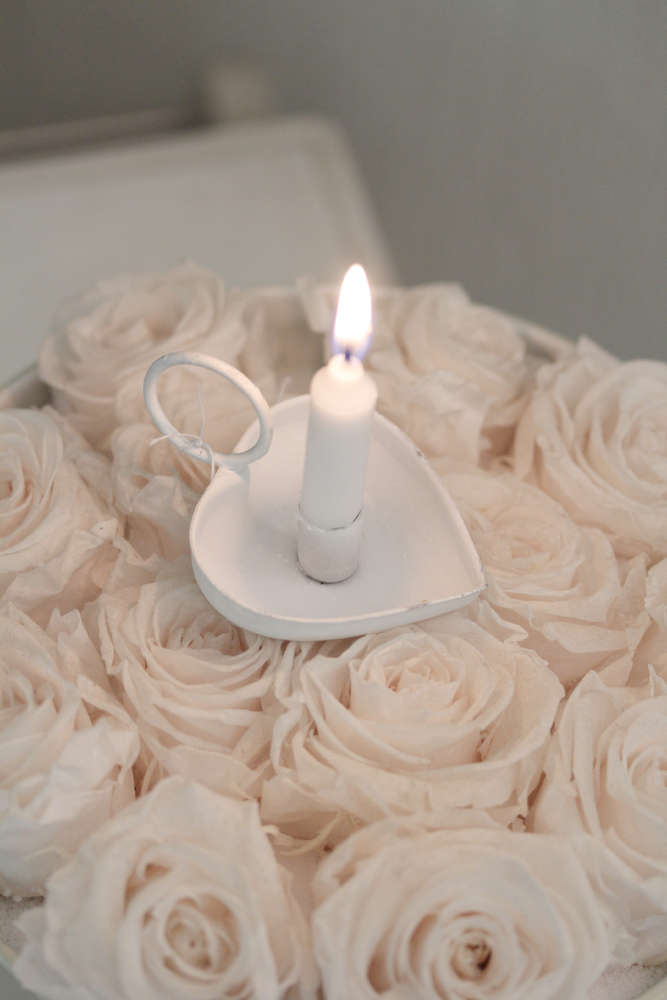 Kerzenhalter Herzform weiss mit Griff  - für dünne Kerzen