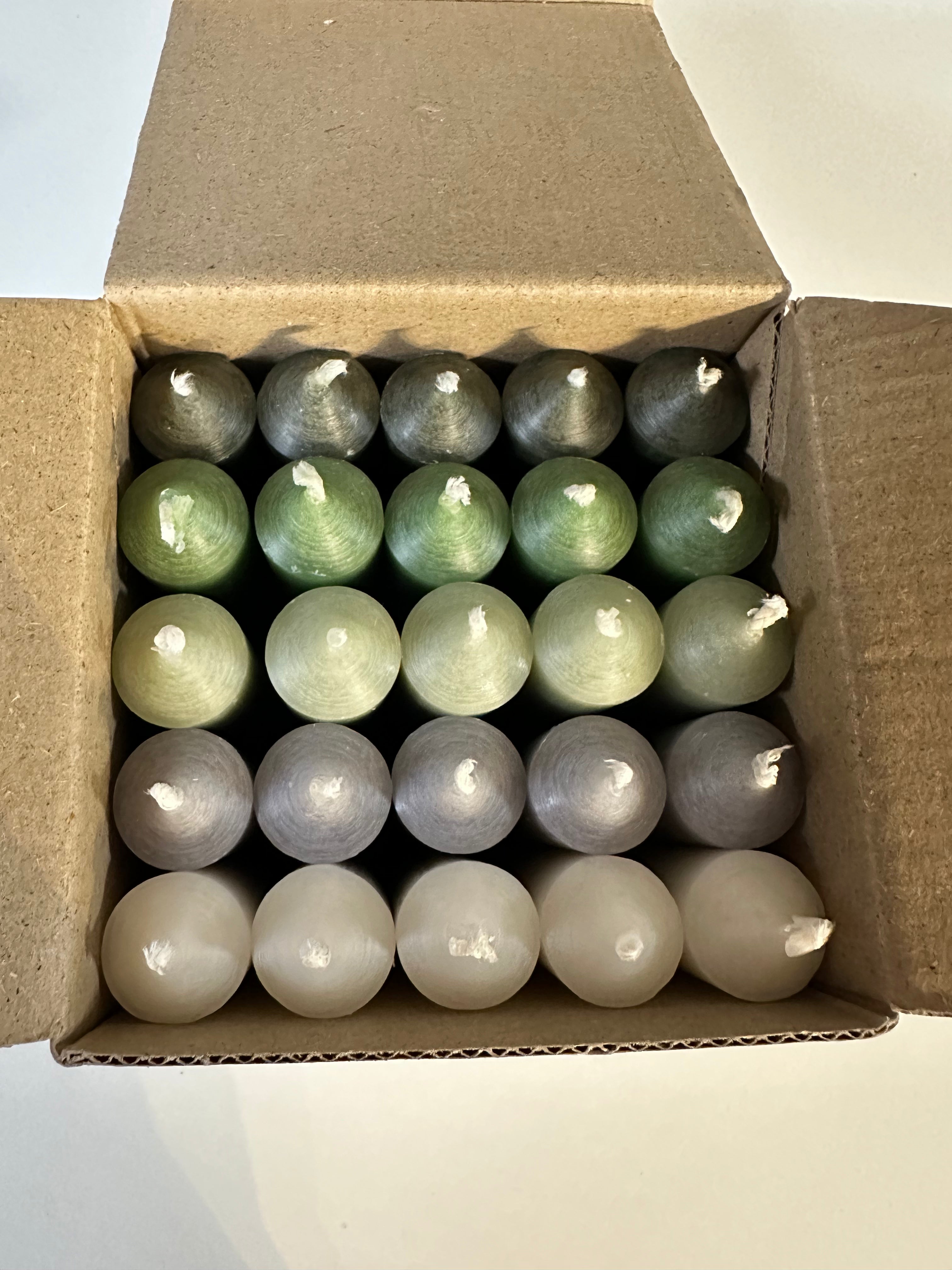 25er Box/ Set "Grün.lich" kurze Stabkerzen 10 x 2,2 cm