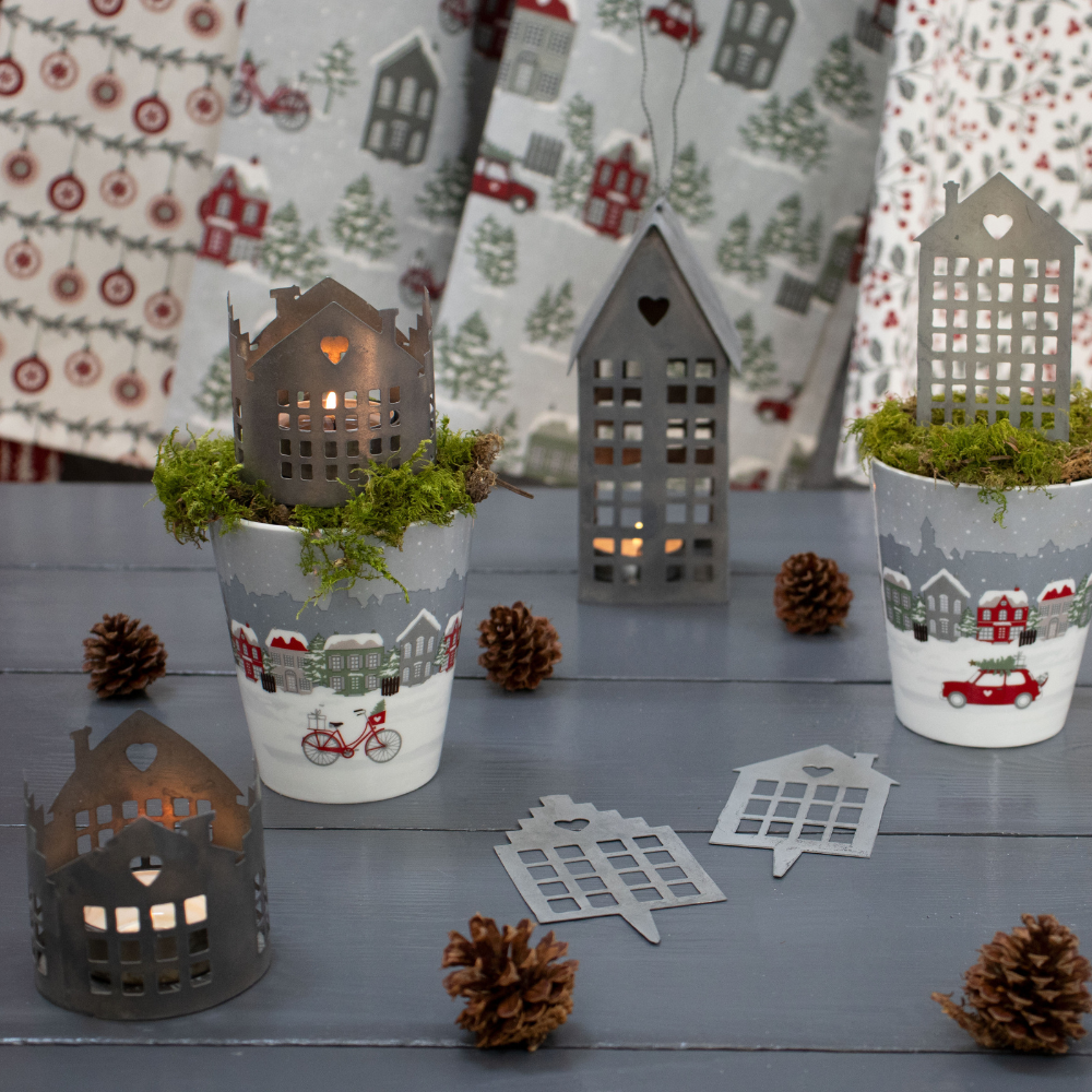 Stecker Häuschen-Kerzenhatler/ Kerzenhalter für Teelicht gestantze Häuser, Metall - schwarz