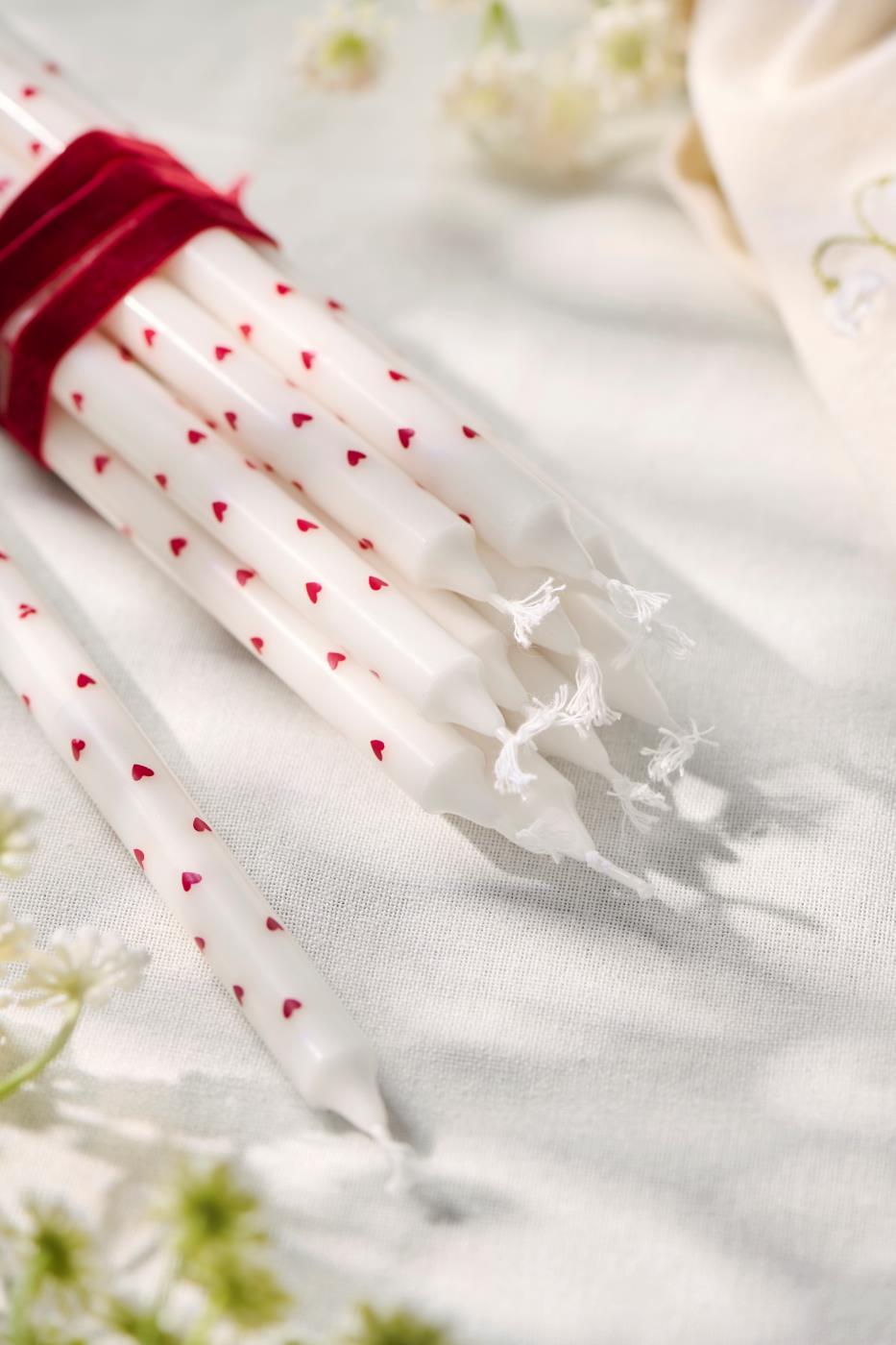 Pencil Kerze/ dünne Stabkerze mit roten Herzen - Ø:1,3 H:20