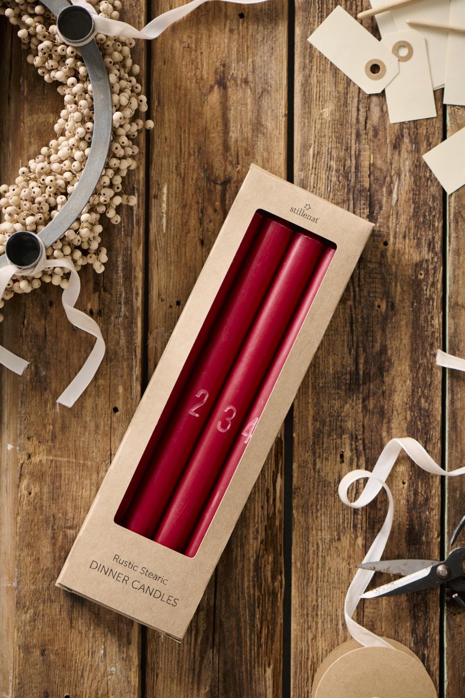 Adventskerze 1-4 Schachtel mit 4 Kerzen geprägten Zahlen, Stearin - rot