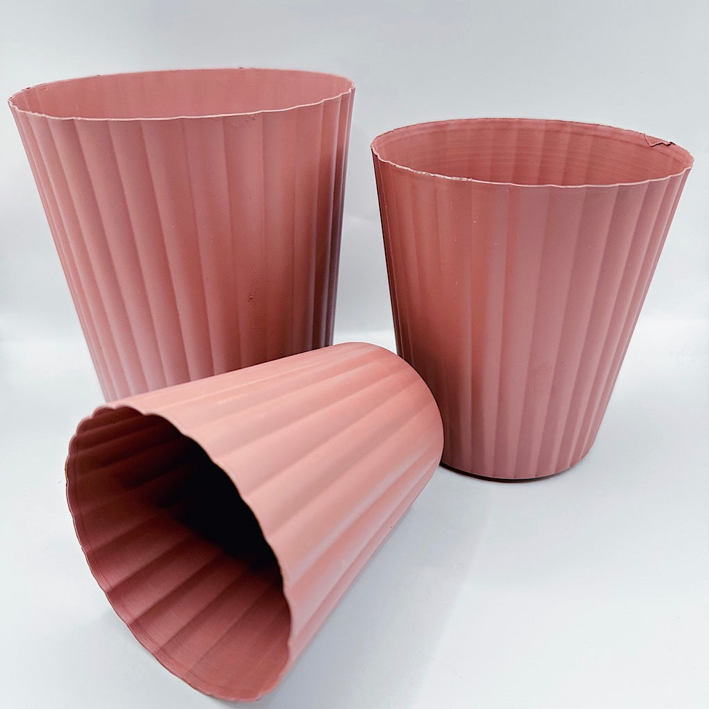 Pflanztöpfe/ Übertopf Rillen, Metall, altrosa - klein
