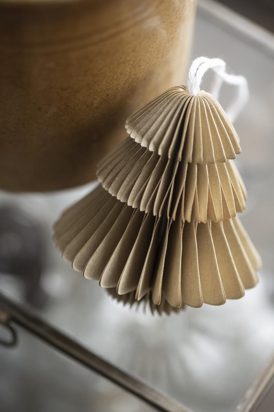 Tannenbaum/ Weihnachtsschmuck zum hängen Baum gefaltetes Papier mit Magnetverschluss - natur