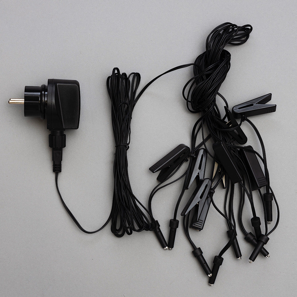 LED Lichterkette Leuchtsternenkette/ Mini-Sternenlichterkette 18 Zacken, weiß, 9 Sterne Ø 12cm - für innen und außen, mit Trafo