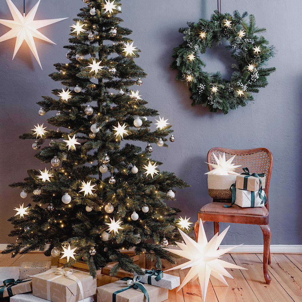 LED Lichterkette Leuchtsternenkette/ Mini-Sternenlichterkette 18 Zacken, weiß, 9 Sterne Ø 12cm - für innen und außen, mit Trafo