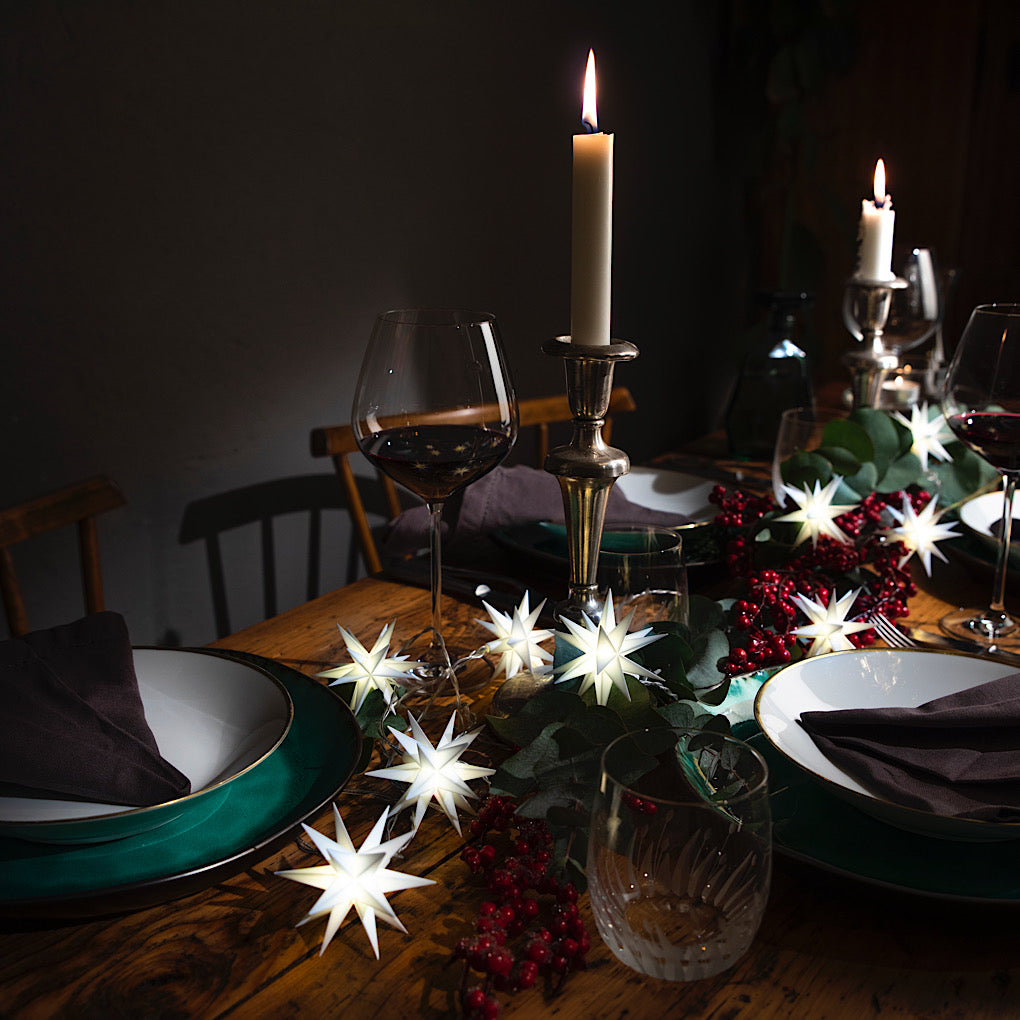 LED Lichterkette Leuchtsternenkette/ Baby-Sternenlichterkette 18 Zacken, weiß, 9 Sterne Ø 8cm - für innen und außen, mit Trafo